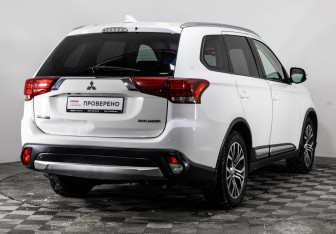Подержанный автомобиль Mitsubishi Outlander 2017 года (5 фото)
