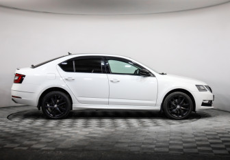 Подержанный автомобиль Skoda Octavia Liftback 2017 года (4 фото)
