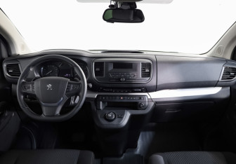 Подержанный автомобиль Peugeot Traveller 2021 года (10 фото)
