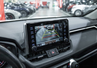 Подержанный автомобиль Toyota RAV4 2022 года (18 фото)
