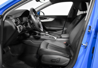 Подержанный автомобиль Audi A4 Sedan 2020 года (12 фото)