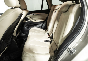 Подержанный автомобиль BMW X1 2020 года (10 фото)