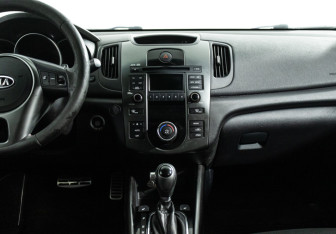 Подержанный автомобиль Kia Cerato Sedan 2011 года (14 фото)