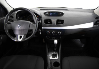 Подержанный автомобиль Renault Fluence 2012 года (8 фото)