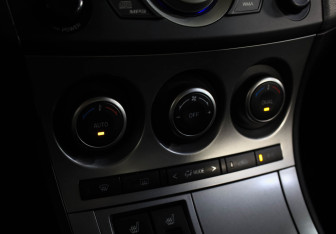 Подержанный автомобиль Mazda 3 Sedan 2011 года (16 фото)