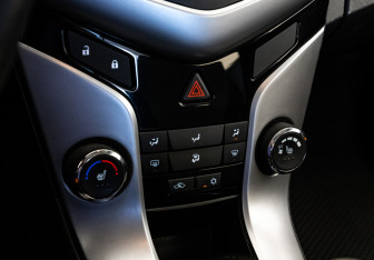Подержанный автомобиль Chevrolet Cruze Sedan 2011 года (15 фото)