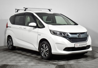 Подержанный автомобиль Honda Freed 2016 года (3 фото)