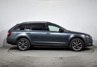 Подержанный автомобиль Skoda Octavia Wagon 2017 года (4 фото)