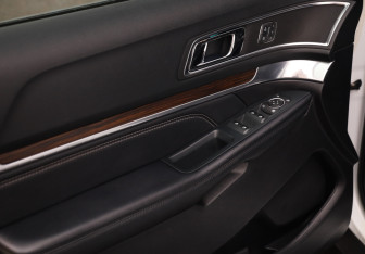 Подержанный автомобиль Ford Explorer 2019 года (21 фото)