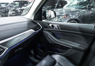 Подержанный автомобиль BMW X5 2019 года (30 фото)