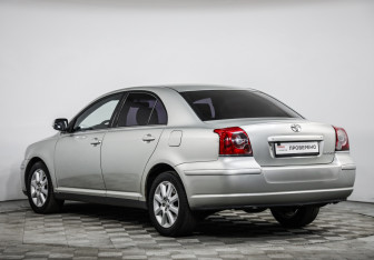 Подержанный автомобиль Toyota Avensis Sedan 2008 года (7 фото)