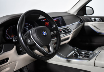 Подержанный автомобиль BMW X5 2019 года (9 фото)