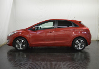 Подержанный автомобиль Hyundai i30 Hatchback 2015 года (8 фото)