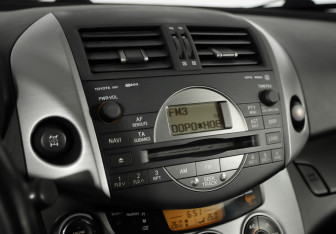 Подержанный автомобиль Toyota RAV4 2008 года (12 фото)