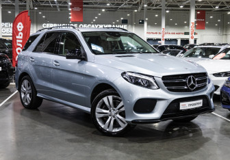 Подержанный автомобиль Mercedes-Benz GLE 2016 года (4 фото)