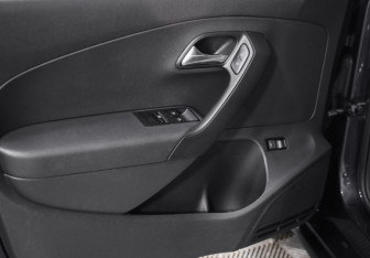Подержанный автомобиль Volkswagen Polo Sedan 2016 года (17 фото)