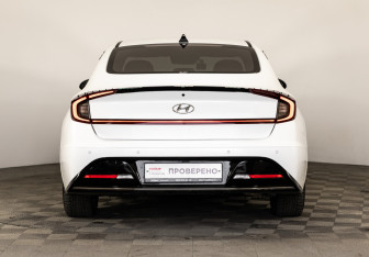 Подержанный автомобиль Hyundai Sonata 2022 года (9 фото)