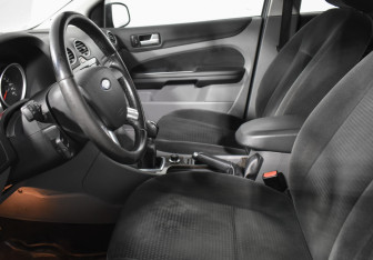 Подержанный автомобиль Ford Focus Wagon 2008 года (10 фото)