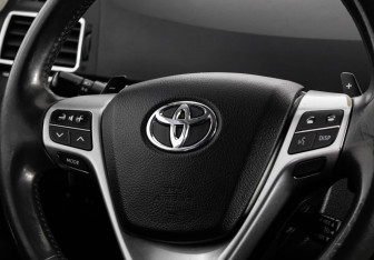 Подержанный автомобиль Toyota Verso 2015 года (12 фото)