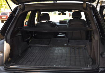 Подержанный автомобиль Audi Q7 2015 года (36 фото)