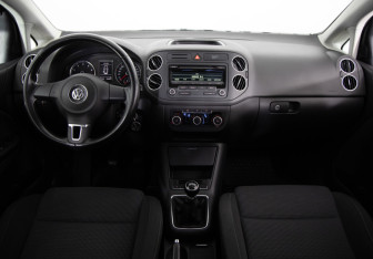 Подержанный автомобиль Volkswagen Golf Plus 2012 года (9 фото)
