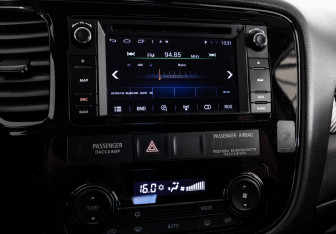 Подержанный автомобиль Mitsubishi Outlander 2017 года (13 фото)