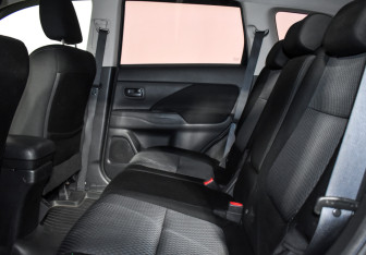Подержанный автомобиль Mitsubishi Outlander 2017 года (12 фото)
