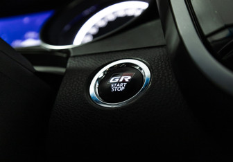 Подержанный автомобиль Toyota Camry Sedan 2023 года (18 фото)