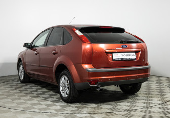 Подержанный автомобиль Ford Focus Hatchback 2007 года (7 фото)