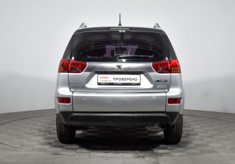 Подержанный автомобиль Peugeot 4007 2008 года (6 фото)