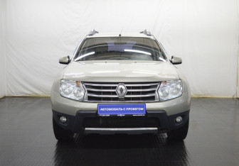 Подержанный автомобиль Renault Duster 2014 года (2 фото)