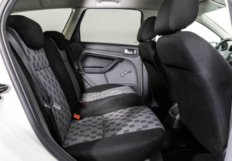 Подержанный автомобиль Ford Focus Wagon 2007 года (13 фото)