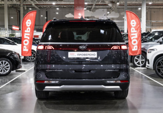 Подержанный автомобиль Kia Carnival 2021 года (10 фото)