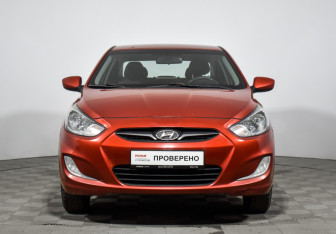 Подержанный автомобиль Hyundai Solaris Sedan 2012 года (2 фото)