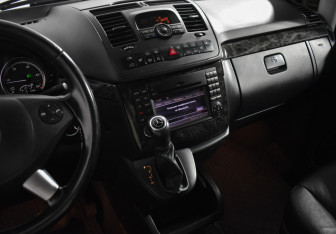 Подержанный автомобиль Mercedes-Benz Viano 2013 года (23 фото)