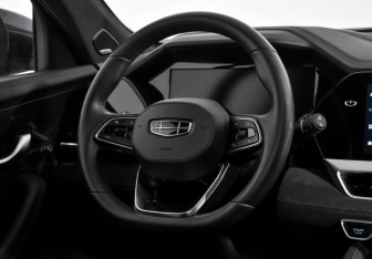 Подержанный автомобиль Geely Monjaro 2024 года (15 фото)