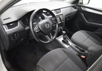 Подержанный автомобиль Skoda Octavia Liftback 2014 года (10 фото)