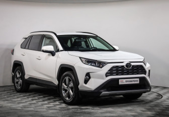 Подержанный автомобиль Toyota RAV4 2019 года (3 фото)