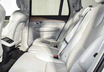 Подержанный автомобиль Volvo XC90 2021 года (14 фото)