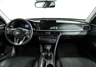 Подержанный автомобиль Kia Optima Sedan 2019 года (13 фото)