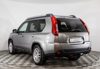 Подержанный автомобиль Nissan X-Trail 2013 года (7 фото)