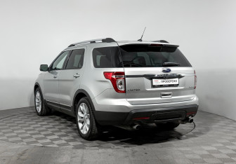 Подержанный автомобиль Ford Explorer 2014 года (7 фото)