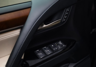 Подержанный автомобиль Lexus LX 2016 года (14 фото)