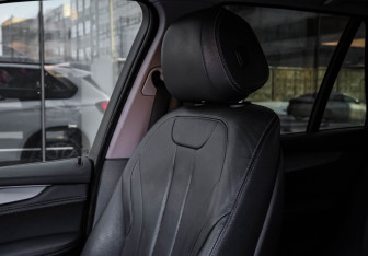 Подержанный автомобиль BMW X5 2017 года (24 фото)