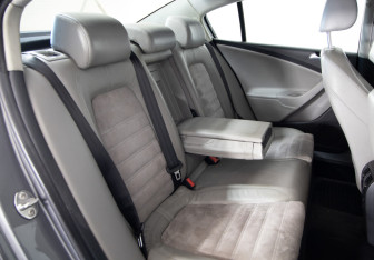 Подержанный автомобиль Volkswagen Passat Sedan 2006 года (12 фото)