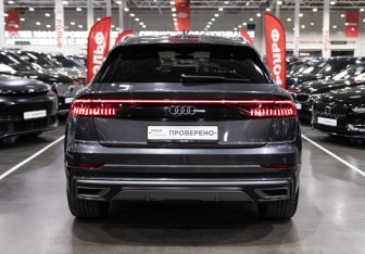 Подержанный автомобиль Audi Q8 2020 года (9 фото)