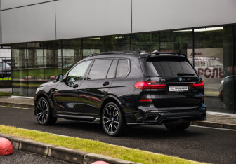 Подержанный автомобиль BMW X7 2020 года (8 фото)