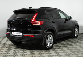 Подержанный автомобиль Volvo XC40 2019 года (5 фото)