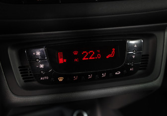 Подержанный автомобиль SEAT Ibiza Hatchback 2012 года (12 фото)