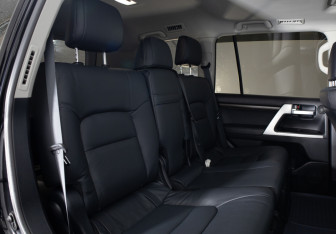 Подержанный автомобиль Toyota Land Cruiser Suv 2015 года (13 фото)